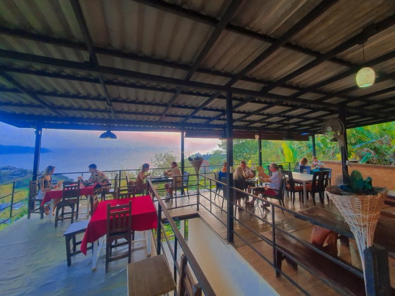 Pha Chom Tawan Restaurant