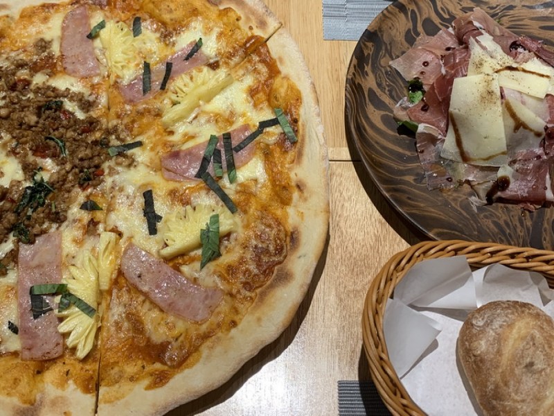 De Earn Cafe & Bar Phuket - Image 4