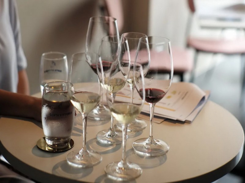 Hunt Wine Bar - Image 5