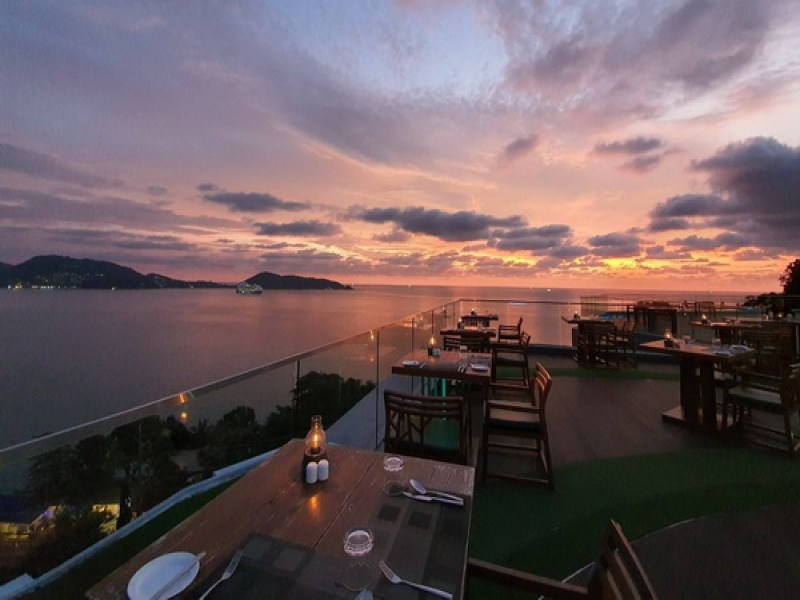 Malika Sky Bar - Image 5