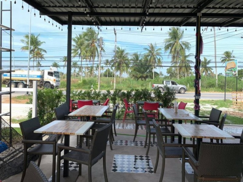 Wandee Steak Salad T Bar - Image 2