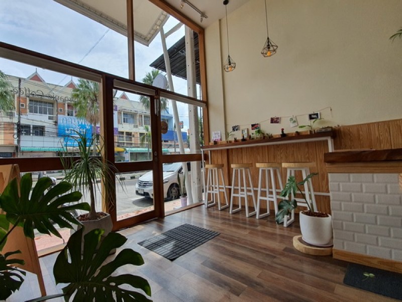 Hana Cafe+Bar - Image 2