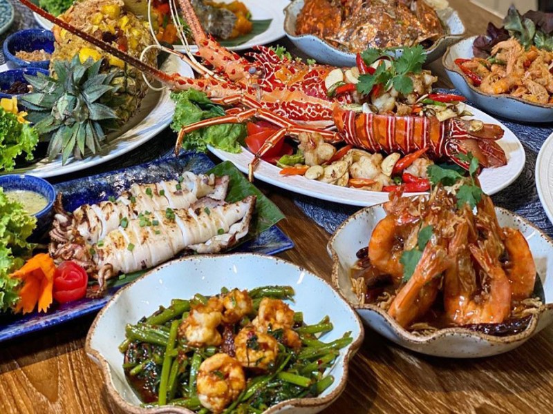 Tu Kab Khao Restaurant Porto de Phuket - Image 2