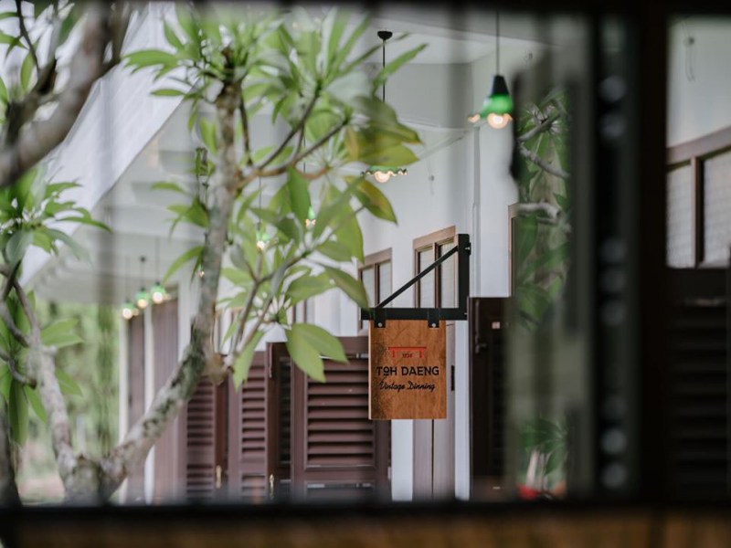 Toh Daeng Vintage Dining - Image 3