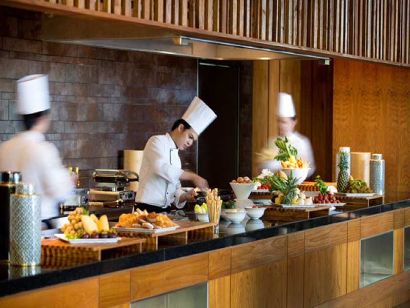 Mosaic Restaurant at Crowne Plaza Phuket Panwa - Image 4