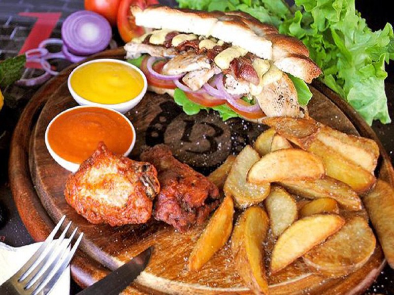 Lucky 13 Sandwich Nai Harn