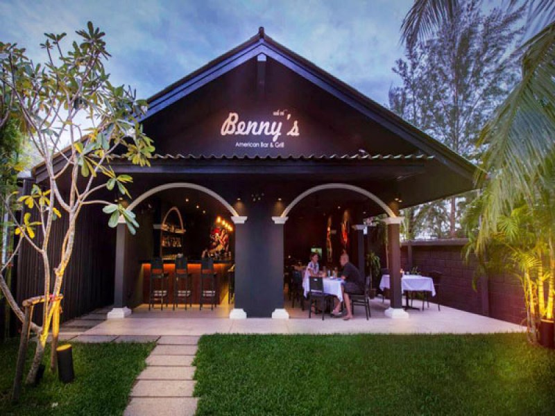 Benny’s Cocktails & Grill - Image 4