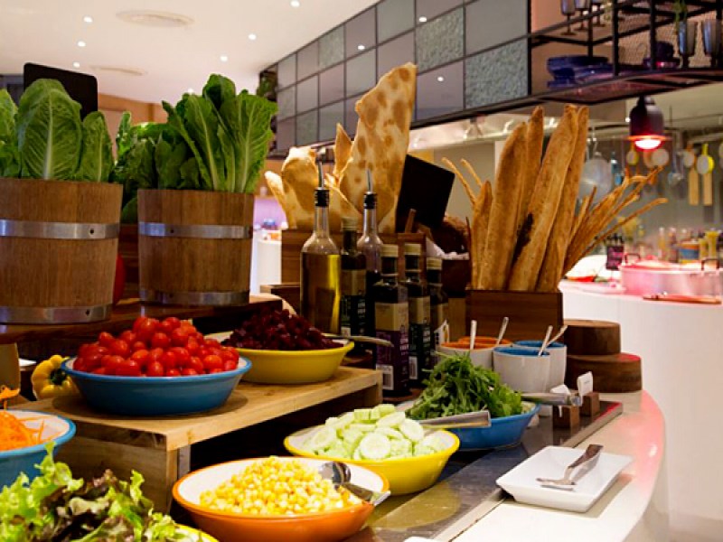 Bubbles Restaurant at Grand Mercure Patong - Image 2