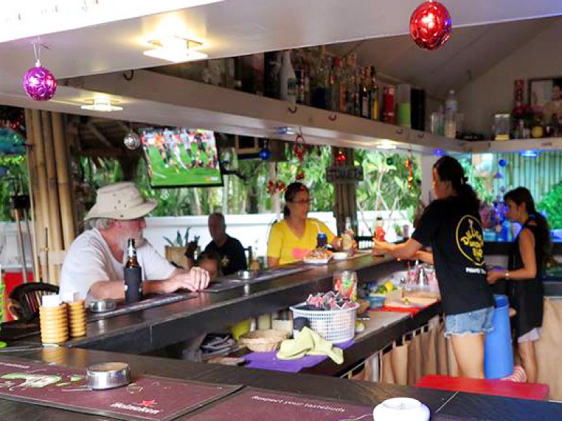 Dilligaf Garden Bar - Image 3