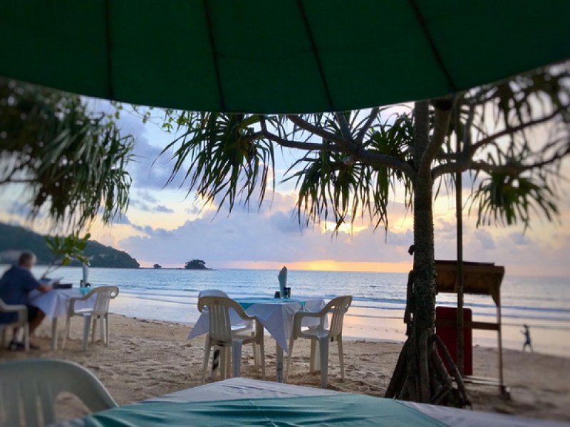 Phen's Restaurant Bar & Coffee - Image 5