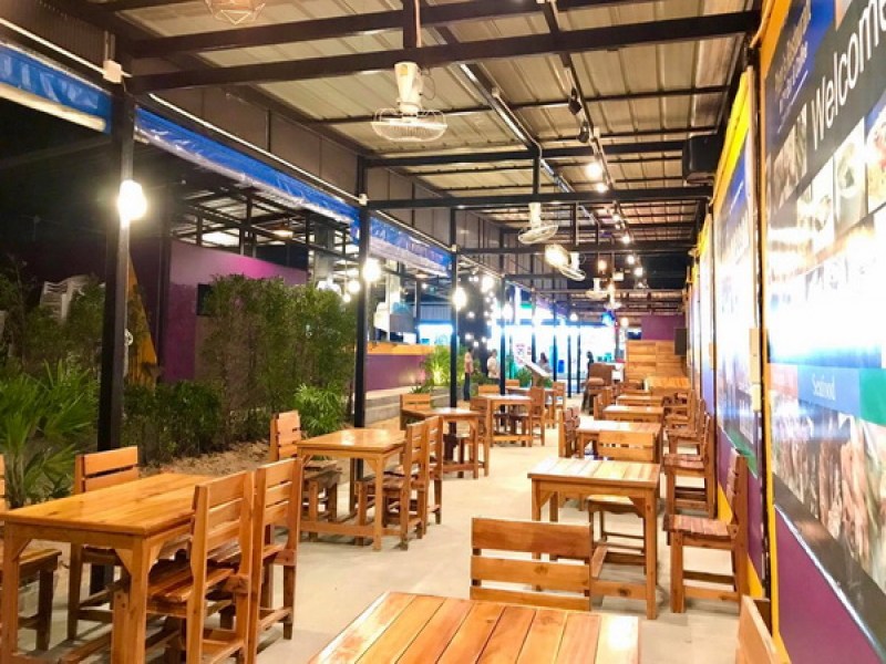 Phen's Restaurant Bar & Coffee - Image 2