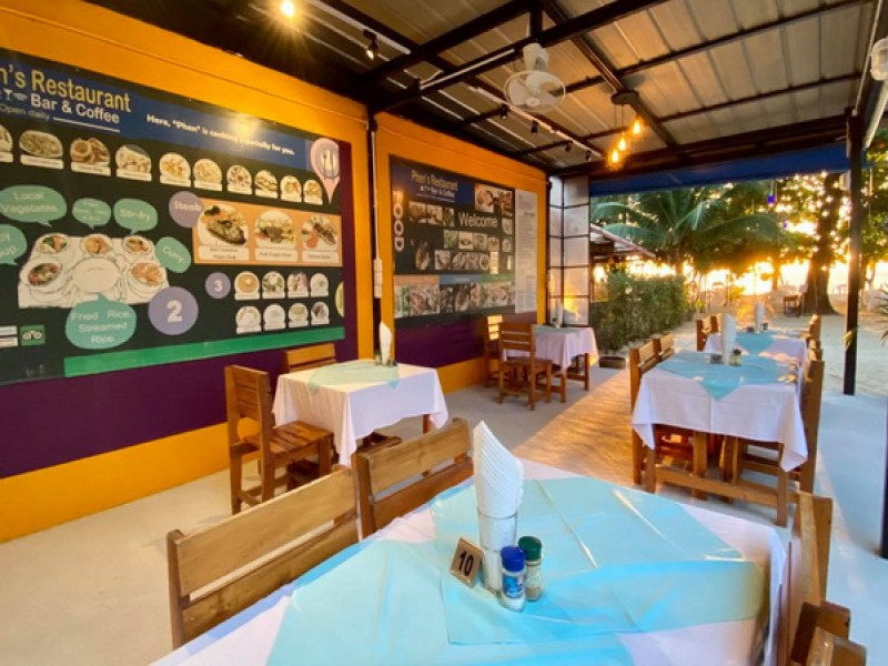 Phen's Restaurant Bar & Coffee - Image 4