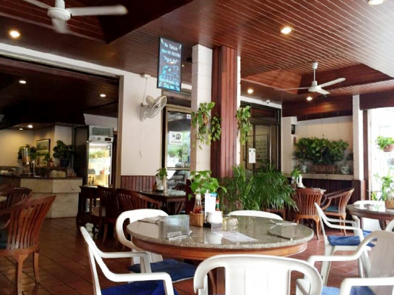 Karon Cafe Steakhouse & Thai Cuisine - Image 2