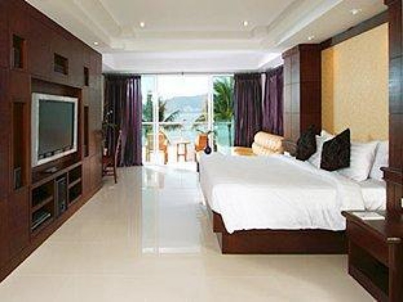Rayaburi Beach Club Hotel Phuket - Image 3