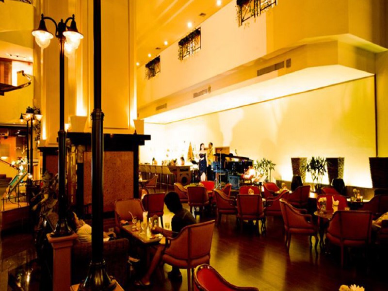 Atrium Lobby Lounge - Image 2