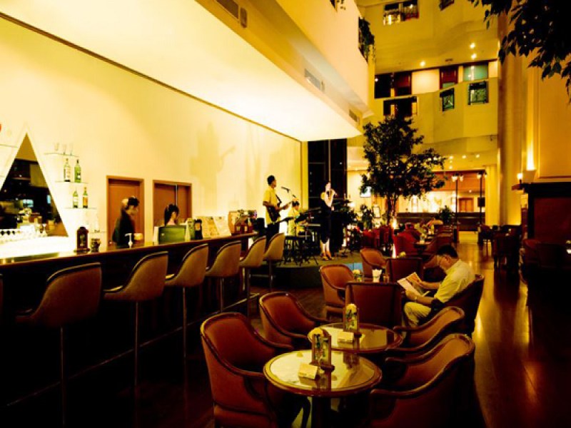 Atrium Lobby Lounge - Image 3