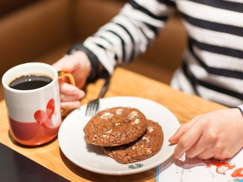 Starbucks at Taweewong Rd - Image 2